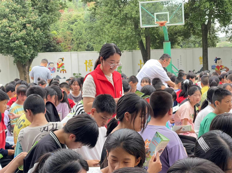 洞口县茶铺茶场管理区：关爱保护未成年人 民族团结永驻童心