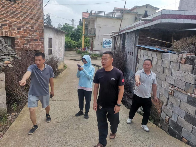 洞口县茶铺茶场管理区开展农村人居环境卫生大检查