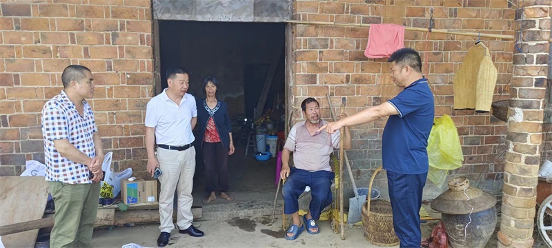 洞口县残联开展困难残疾人家庭无障碍改造督查