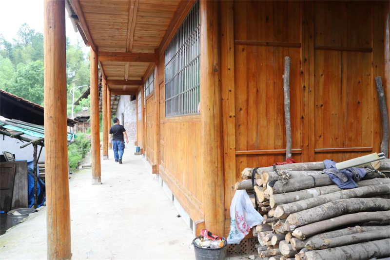 洞口县大屋瑶族乡全力做好干部作风建设年和人居环境整治攻坚年工作