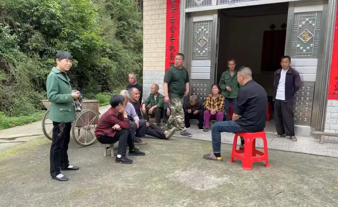 洞口县月溪镇开展禁止秸秆露天焚烧宣传