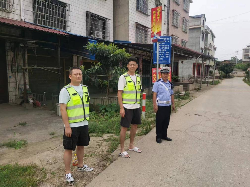 洞口县茶铺茶场管理区退役军人开展志愿服务活动