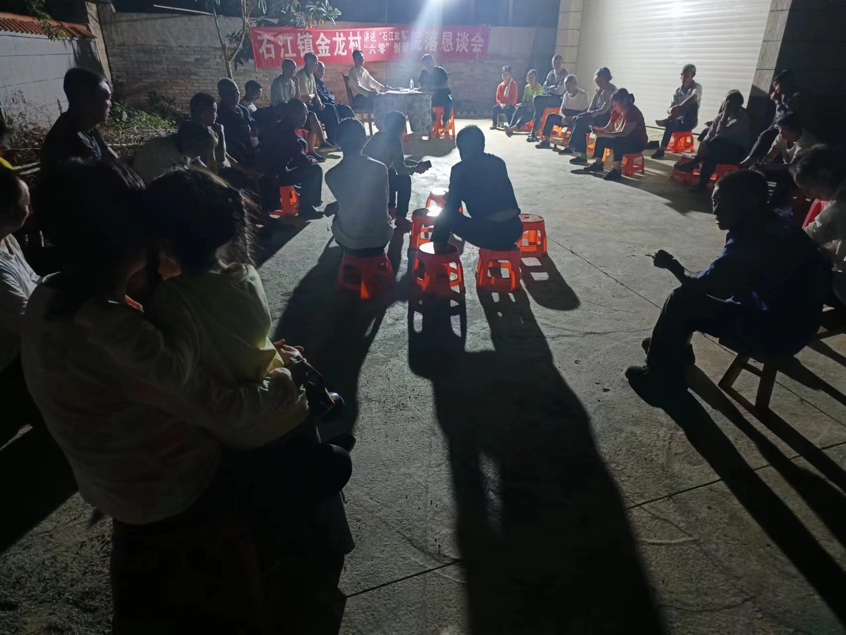 洞口县石江镇召开“院落会”宣传自建房安全工作