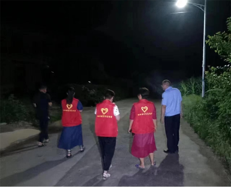 邵东杨桥镇：开展夜间巡逻，当好群众“守夜人”