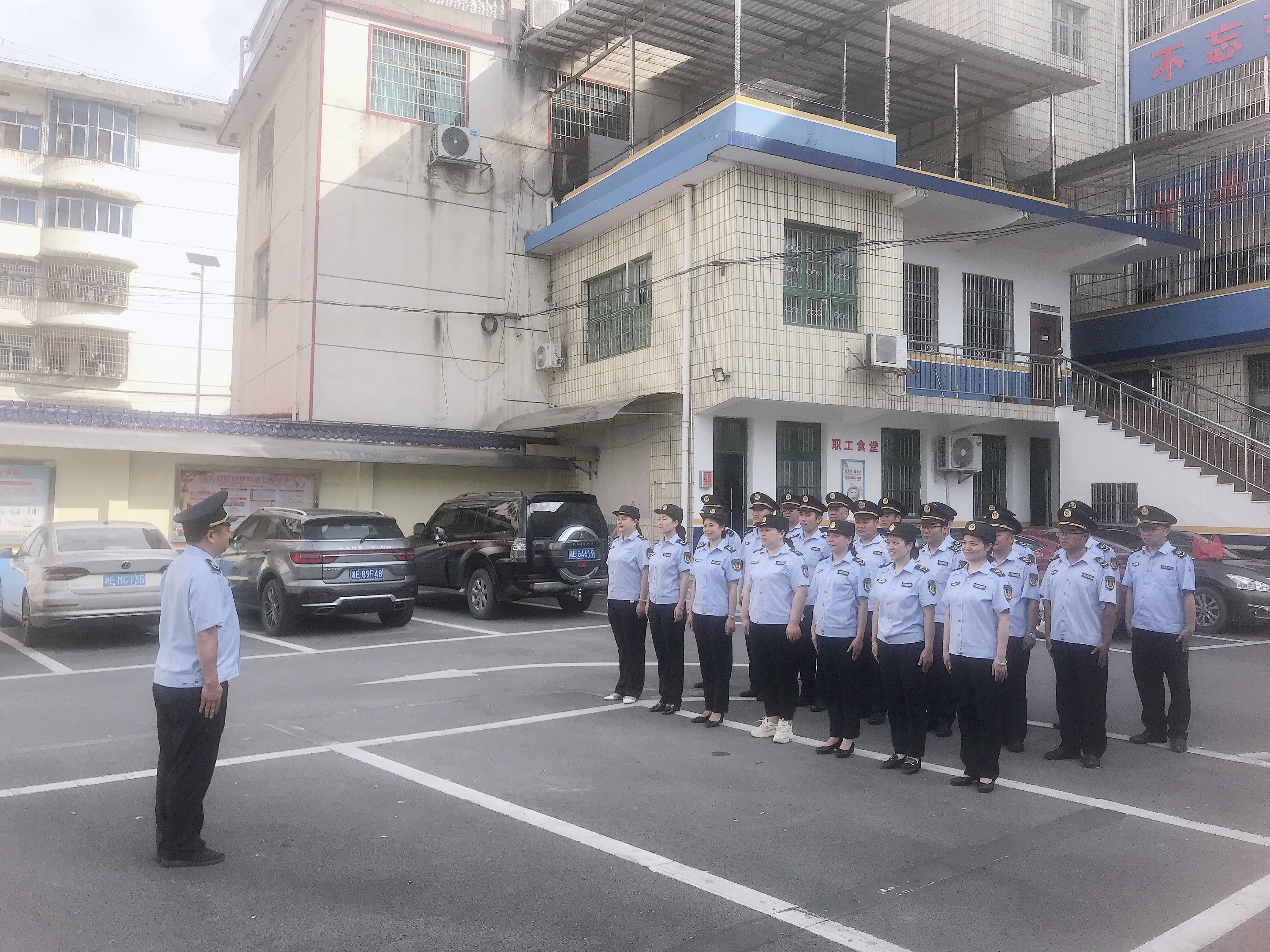 洞口县交通运输综合行政执法大队开展队列会操训练