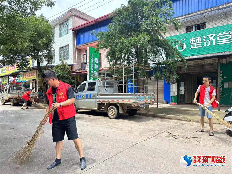 新宁县安山乡开展卫生清洁活动
