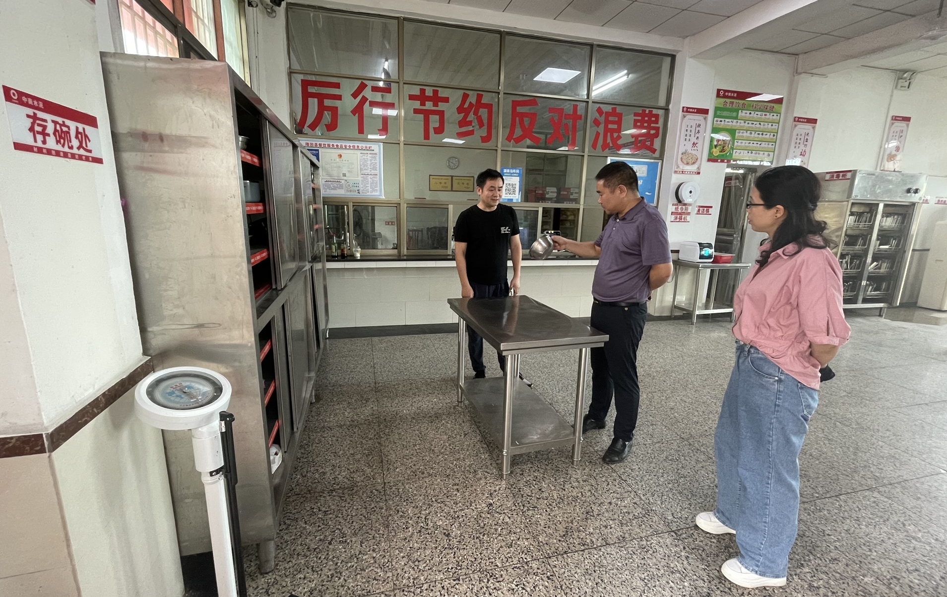 隆回县北山镇守护企业“舌尖上的安全”