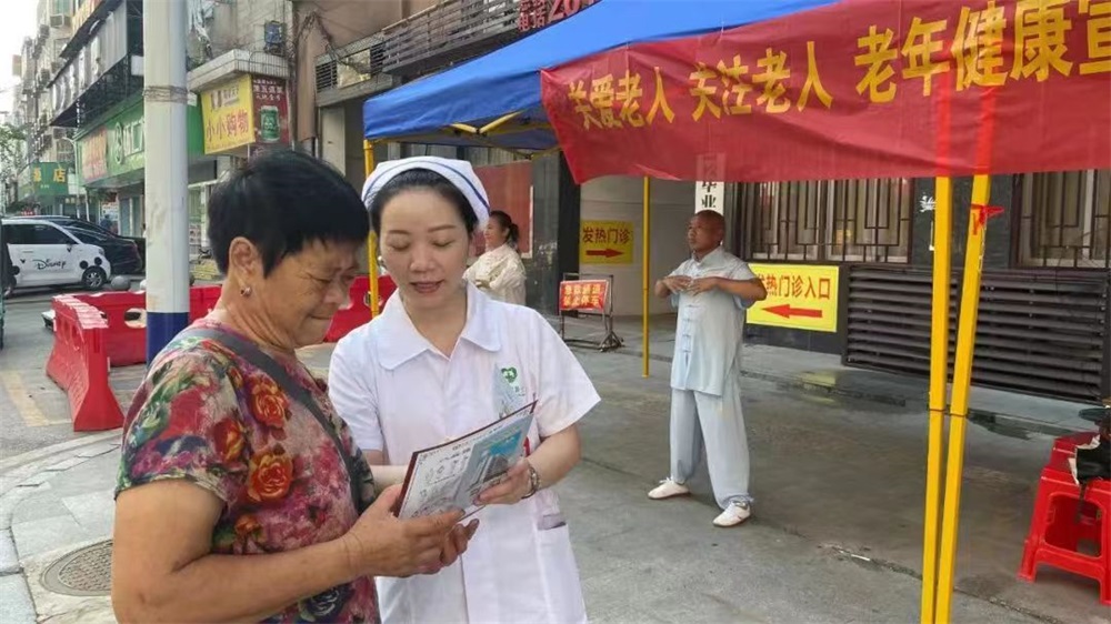 邵东市中医医院开展老年健康宣传周活动