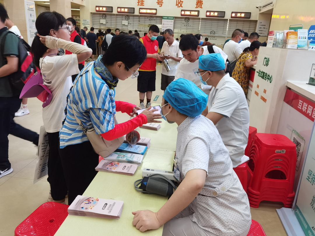 邵阳市中心医院开展“坚持早预防，加强检测发现，规范抗病毒治疗”活动