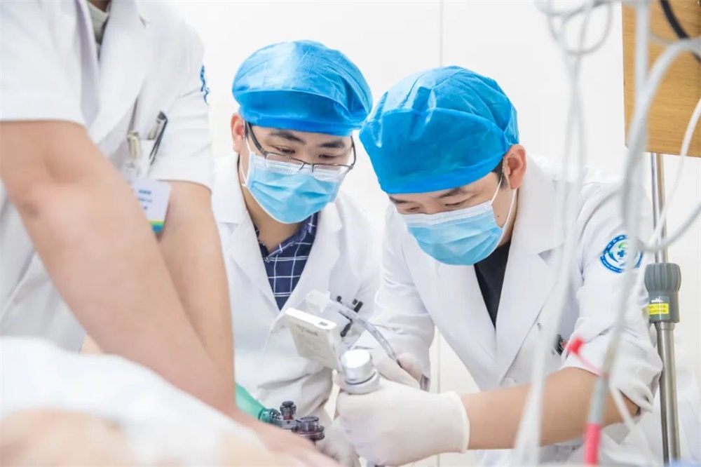 岁月为证 奋斗不止——致敬医者