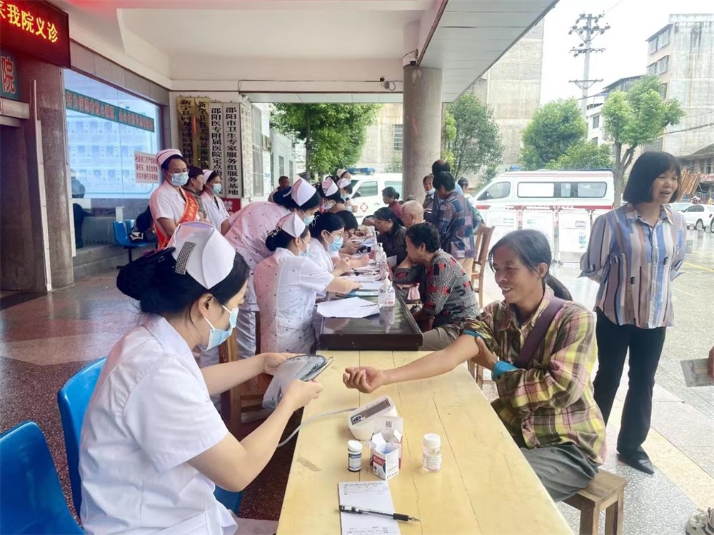 市中西结合医院：民族团结手牵手 义诊情暖心连心