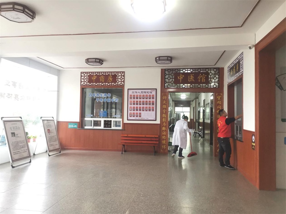 邵东市杨桥镇卫生院开展环境卫生整治优化就医环境