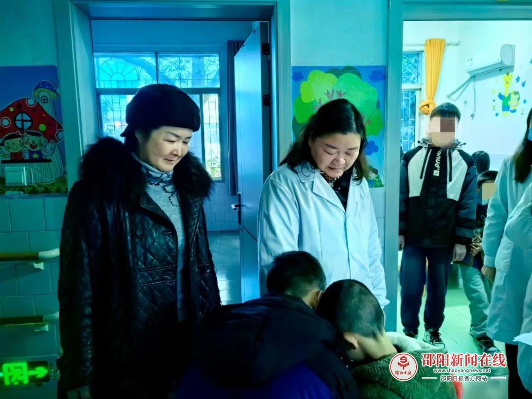 关心折翼天使，人间充满爱意—记内科第三党支部特殊党日活动