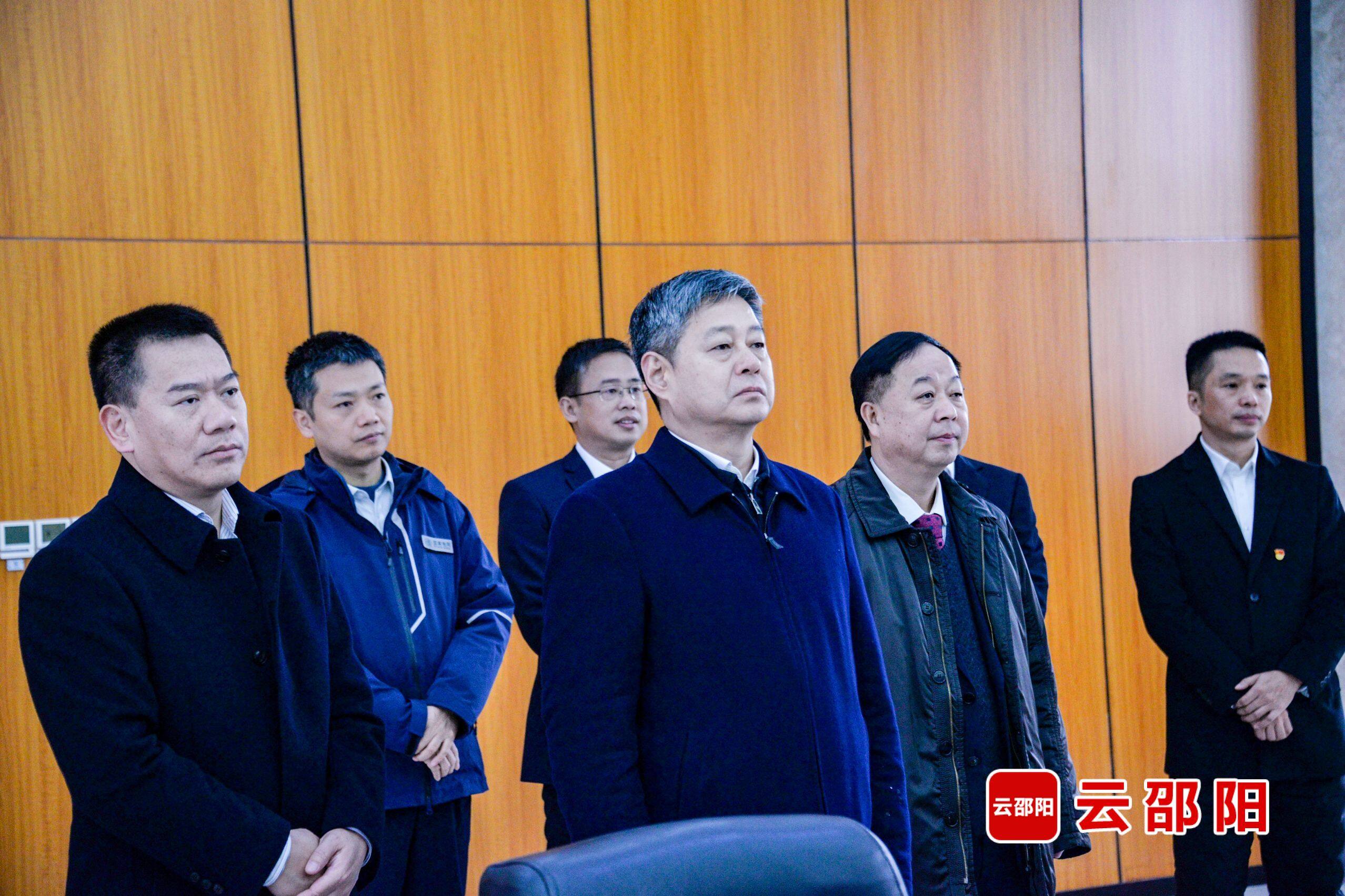 严华看望慰问一线工作人员 向全市广大劳动者致以新春问候
