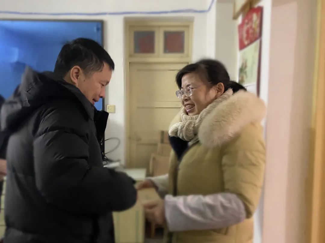 邵阳市中西医结合医院春节前夕走访慰问生活困难党员