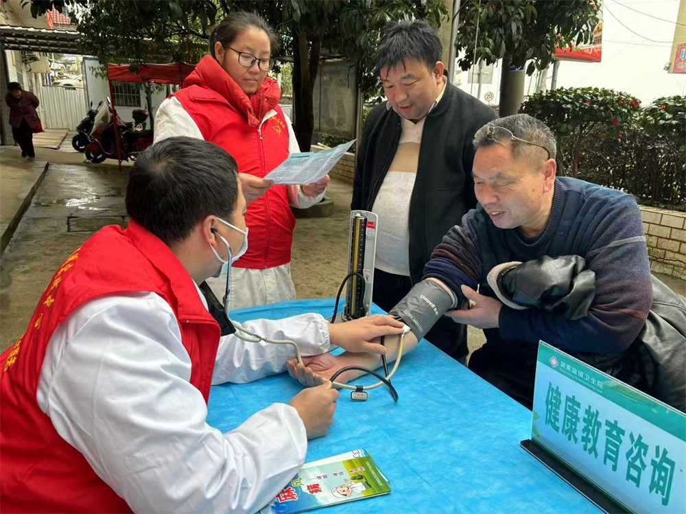邵东市简家陇镇卫生院开展2024年“雷锋日”主题义诊活动
