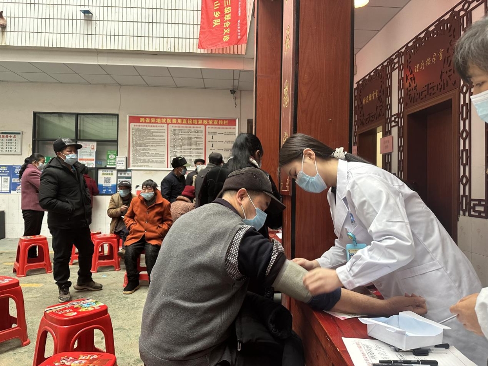 新宁县安山乡：民族团结一家亲，义诊活动暖民心