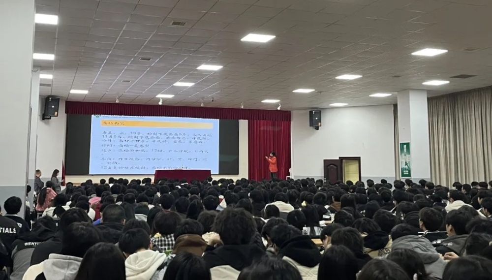 邵阳市中西医结合医院开展“传承中医药精华 发扬中医药特色”中医药文化进校园义诊活动