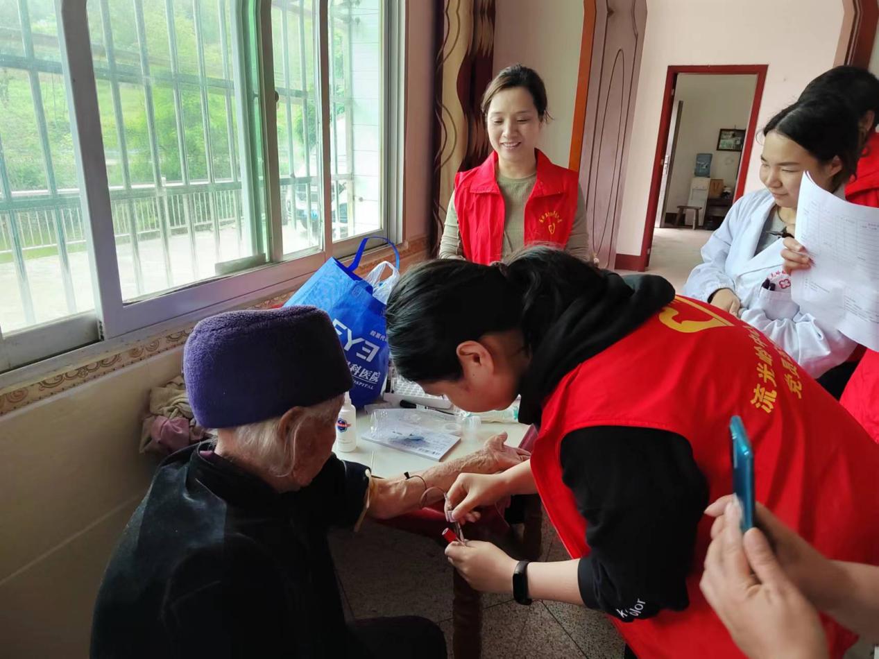 邵东市流光岭镇中心卫生院开展2024年度重点人群免费体检活动