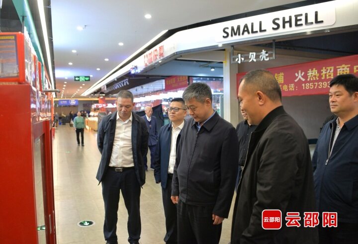严华在市区和新邵县暗访安全生产、防汛备汛、值班值守等工作