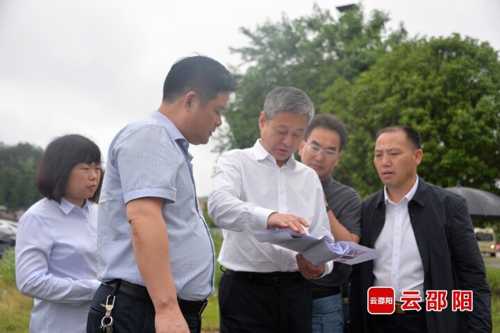 严华在隆回县调研河湖长制、生态环境突出问题整改等工作