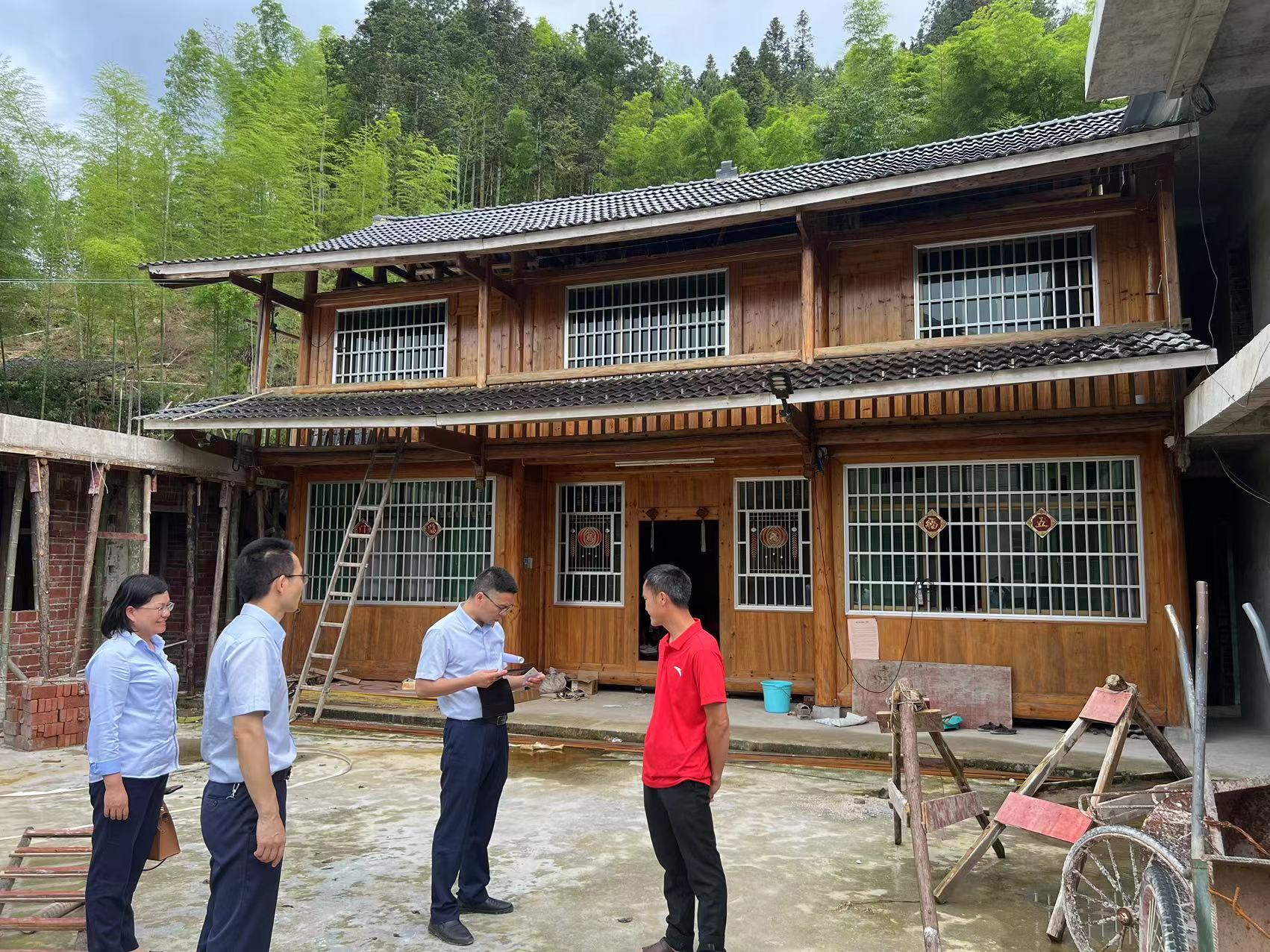 绥宁农商银行助力乡村振兴：村民感恩10万元贷款解决建房难题