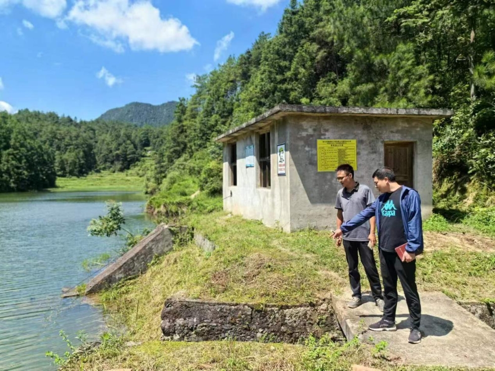隆回县羊古坳镇开展重点水域巡查工作
