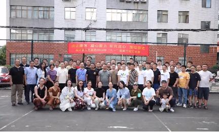 新宁县人民医院举行庆“八一”退役军人拔河比赛