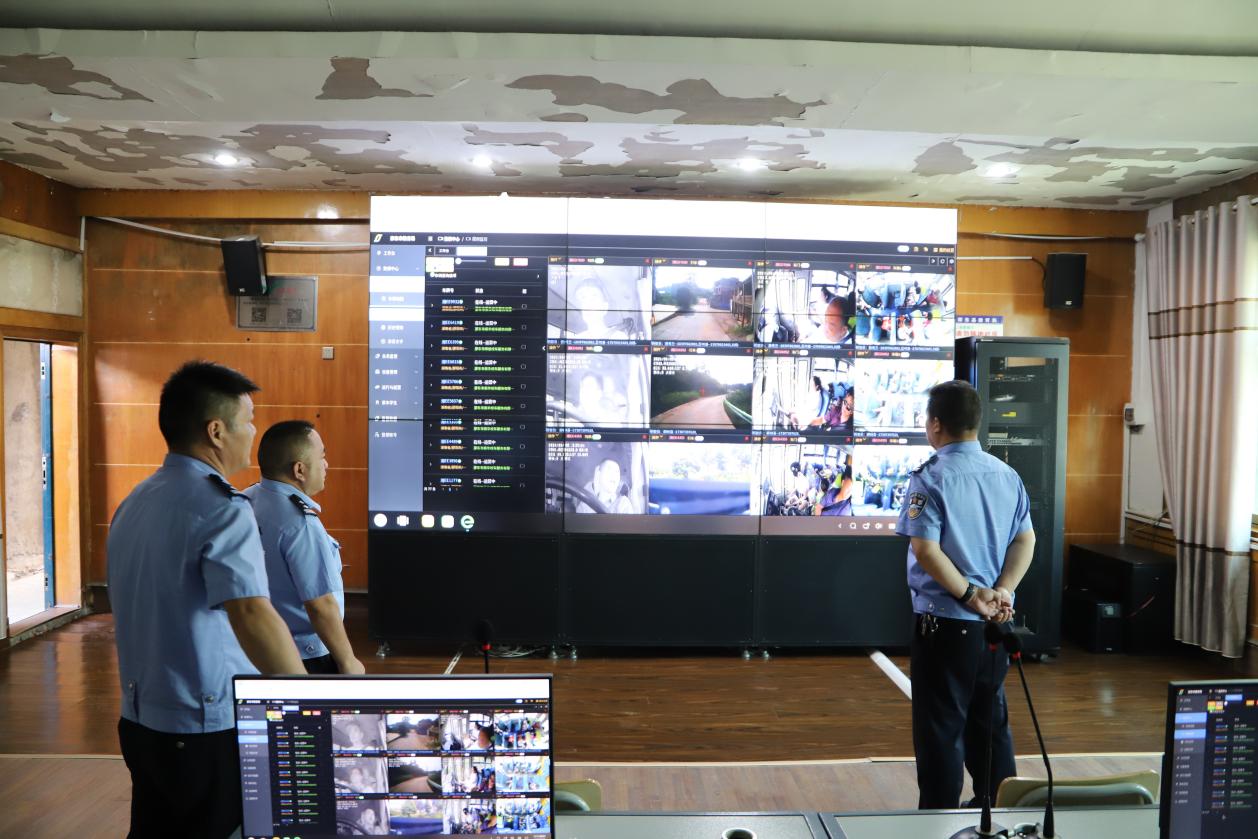 邵东交警开展校车安全“大检查”行动