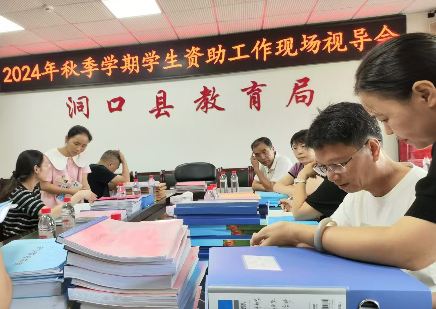 市教育局到洞口县指导开展学生资助工作