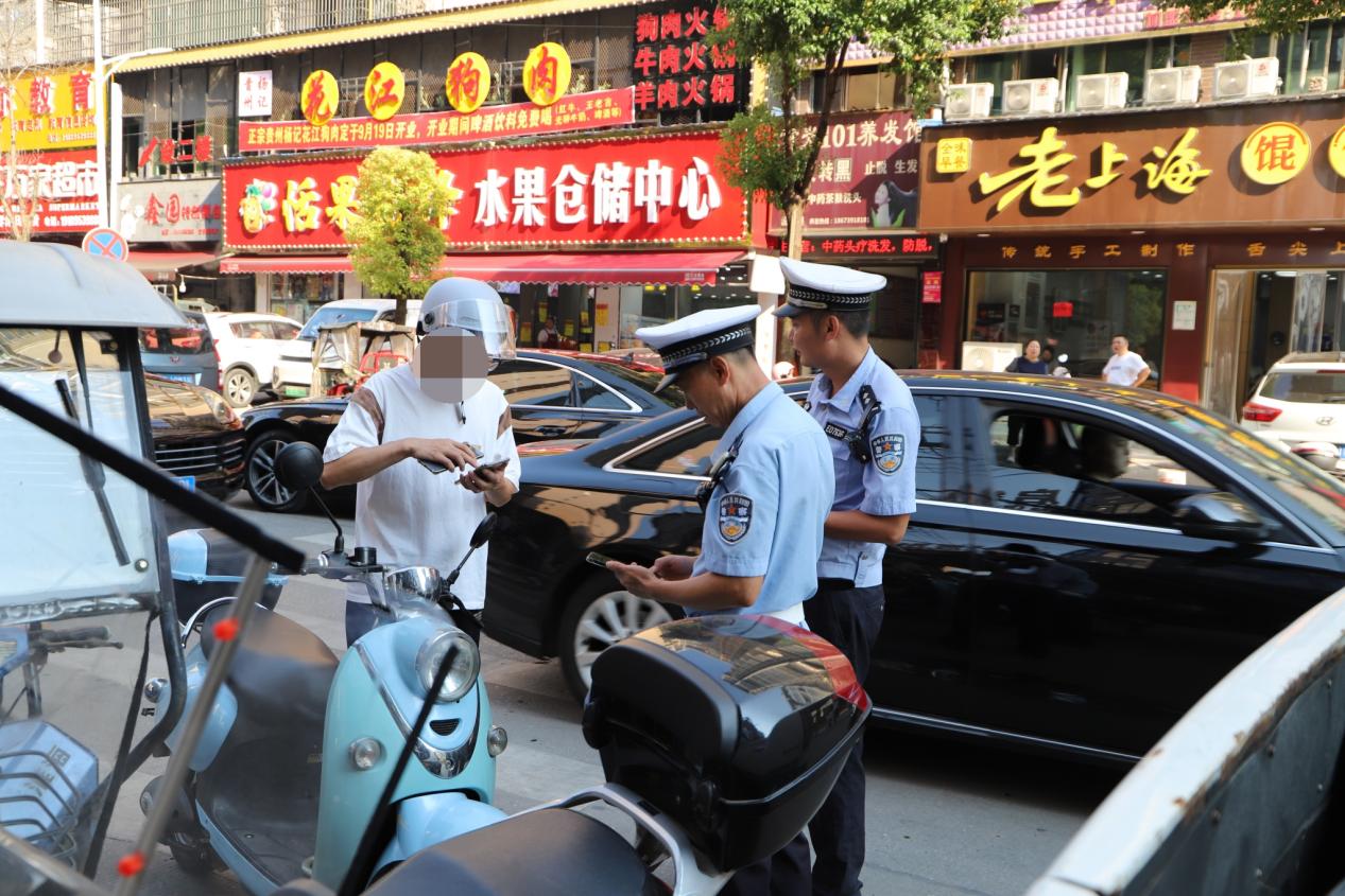邵东交警开展道路交通整治行动
