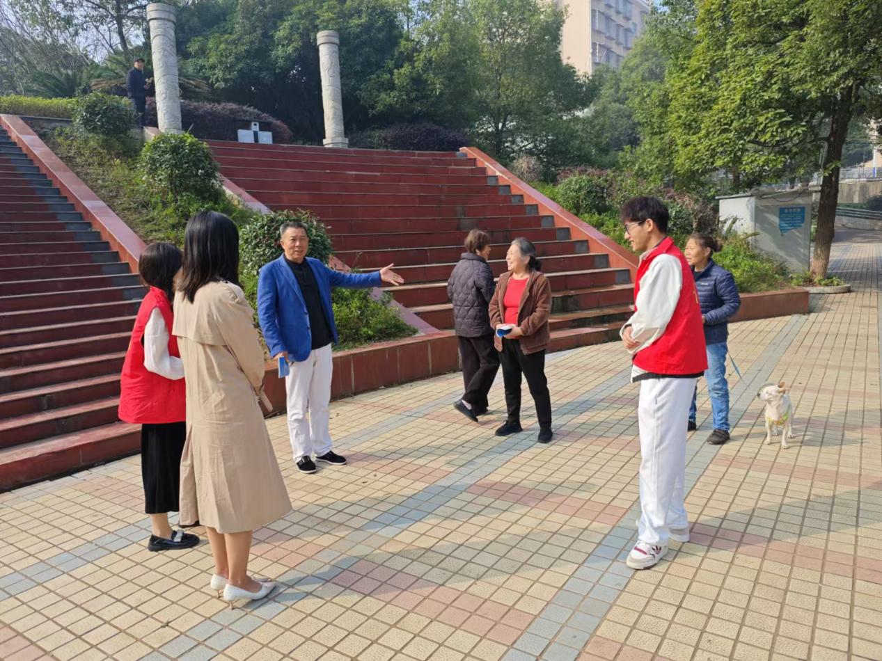 邵东市牛马司镇开展禁毒、反电诈宣传进社区活动