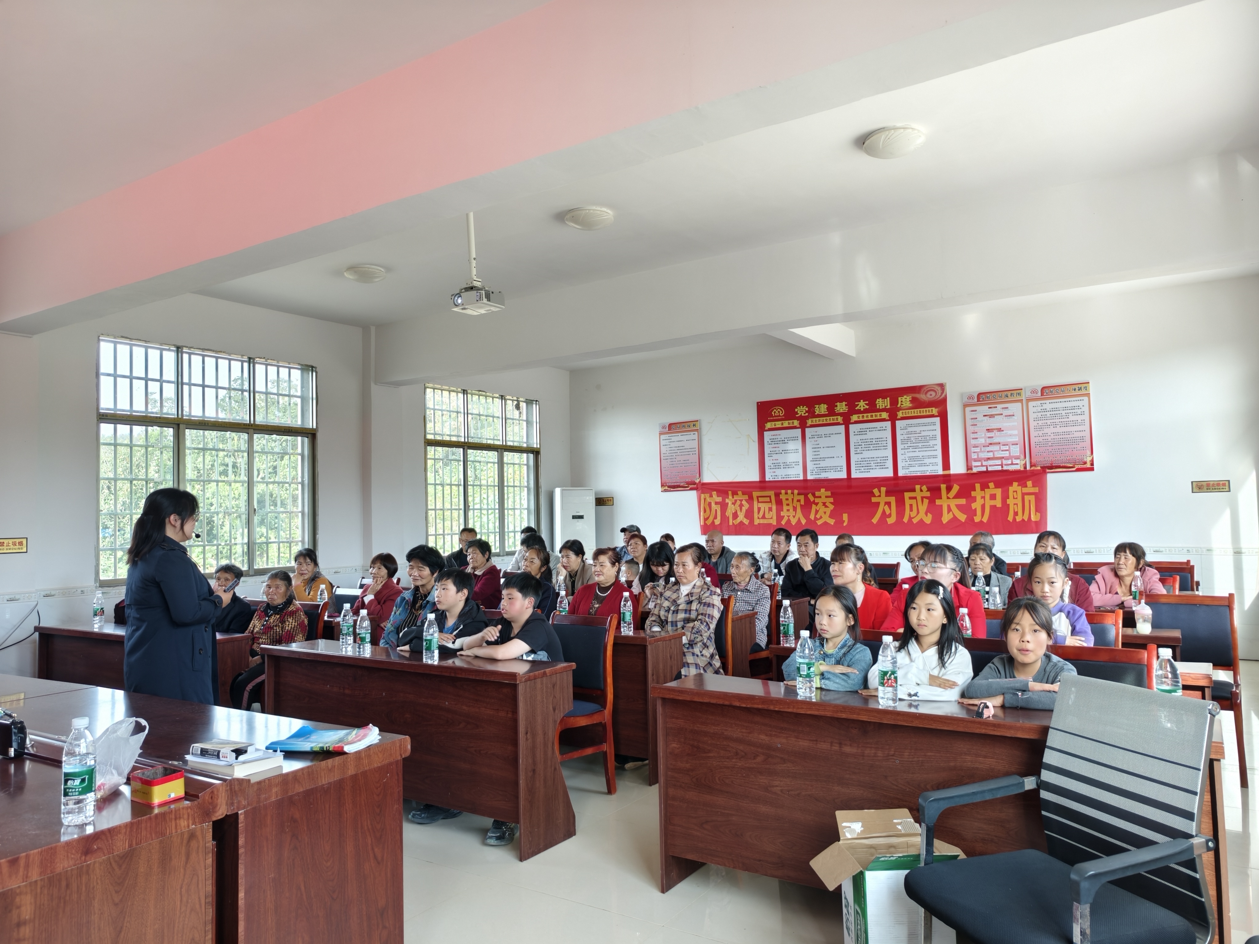 ​邵东市：“向阳花”绽放乡村