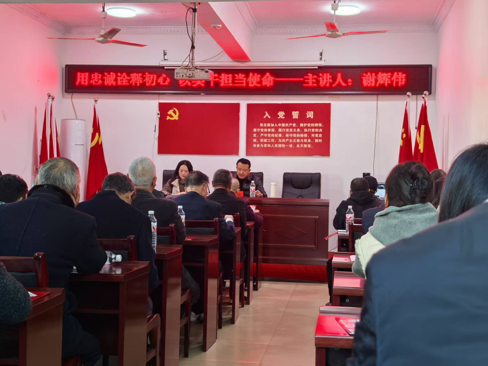 邵东市两市塘街道港南社区党总支开展 “主题党日+党课”活动