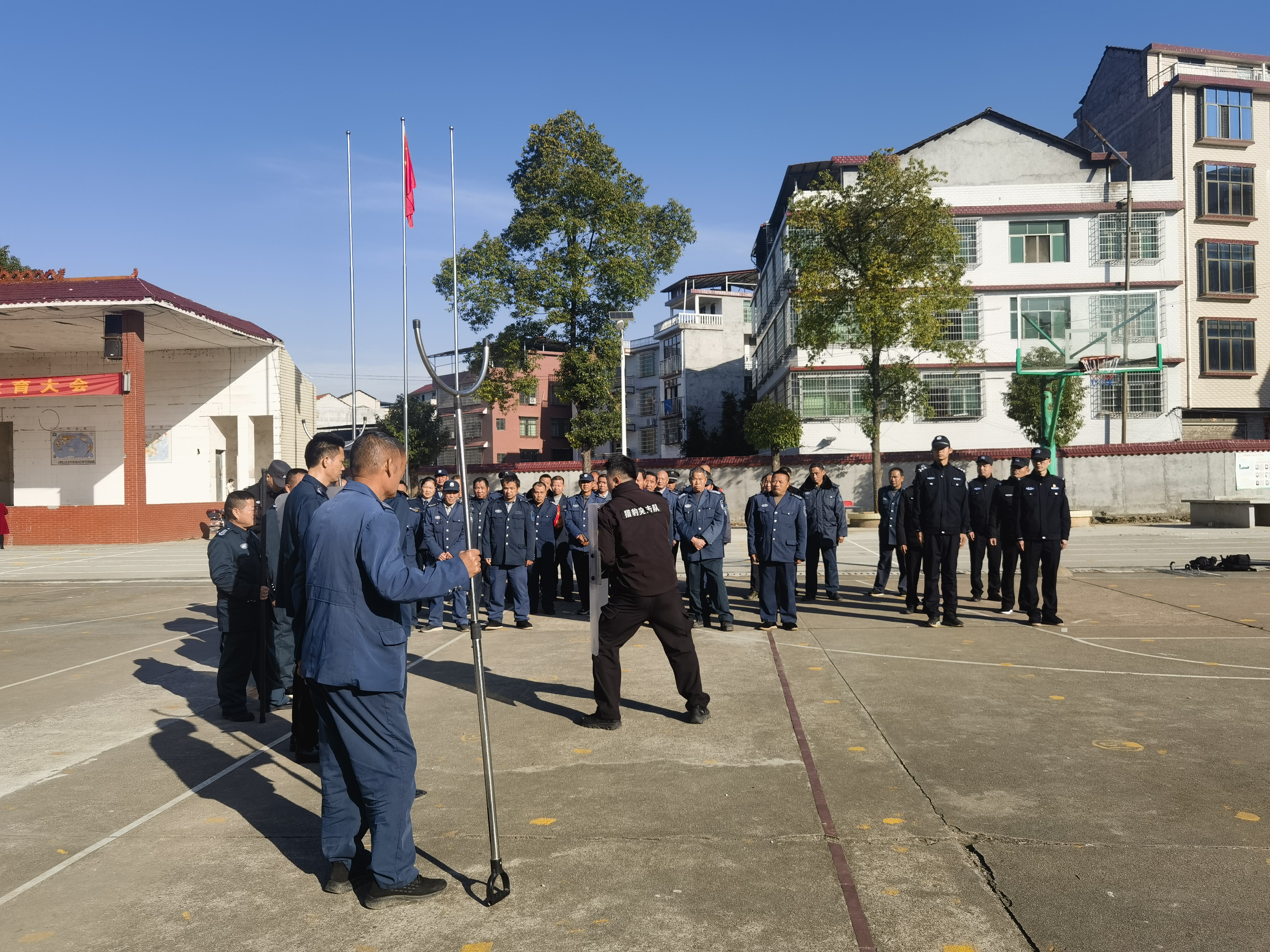 洞口县黄桥镇：实战演练与安全宣教并进 筑牢校园安全防线