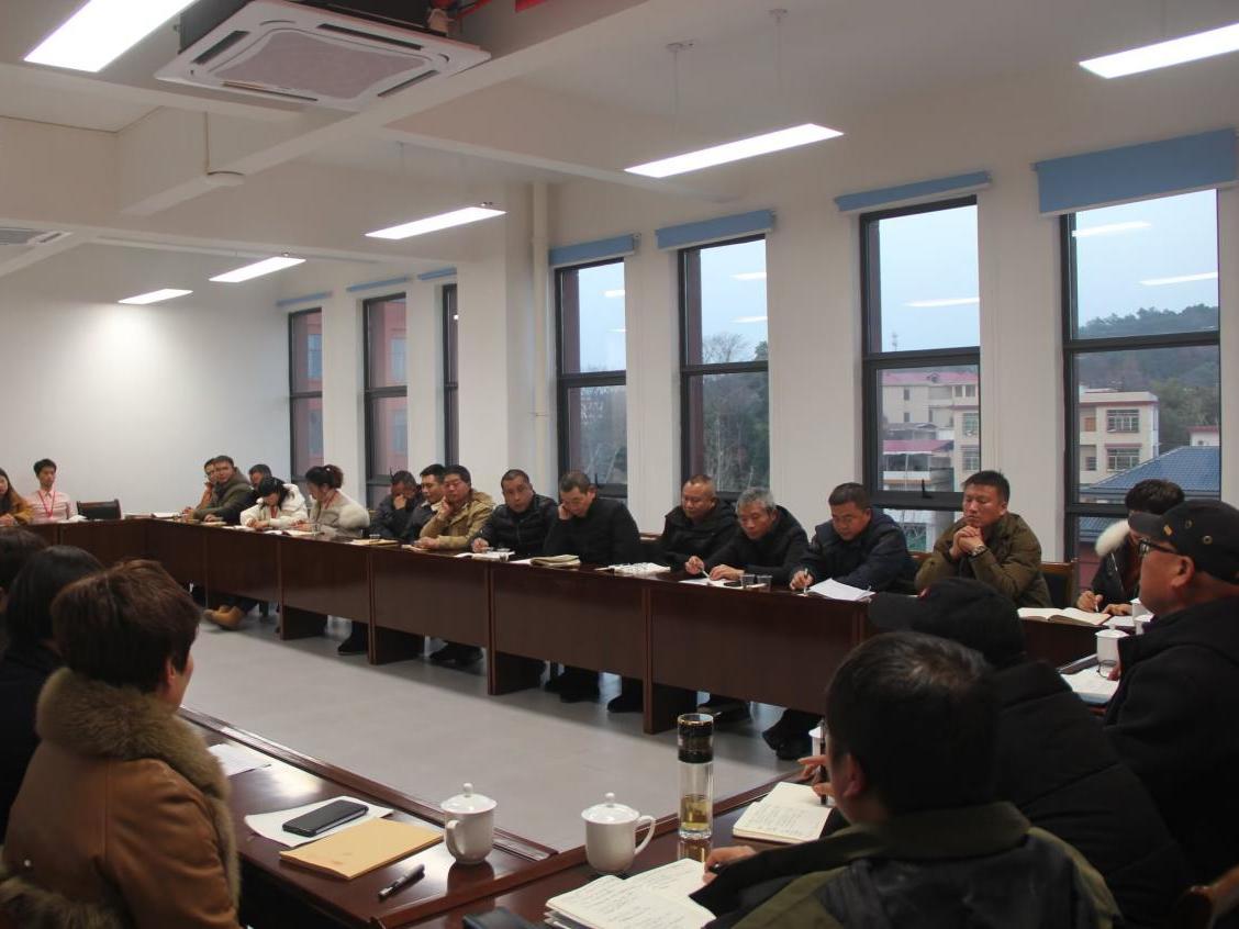 武冈市篮深学校召开2025年工作务虚会