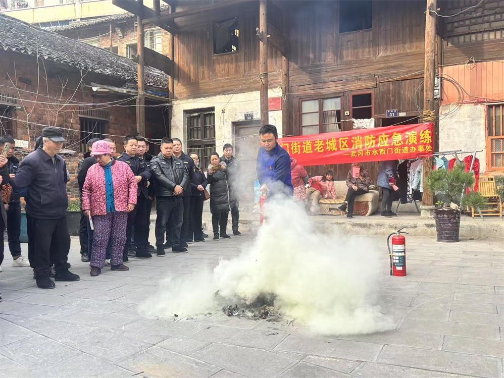 武冈市水西门街道：“敲门行动”护安全，实战演练强应急