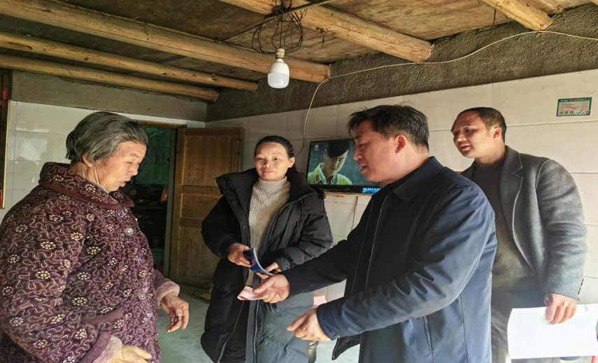邵东市环卫服务中心开展突发困难人员走访慰问活动