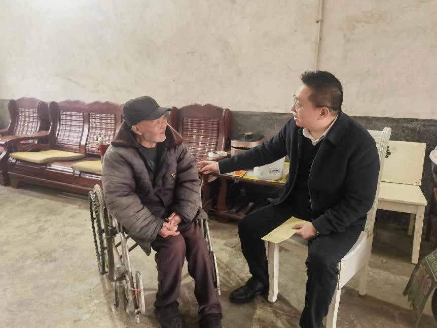 邵东市牛马司镇开展春节走访慰问困难党员活动