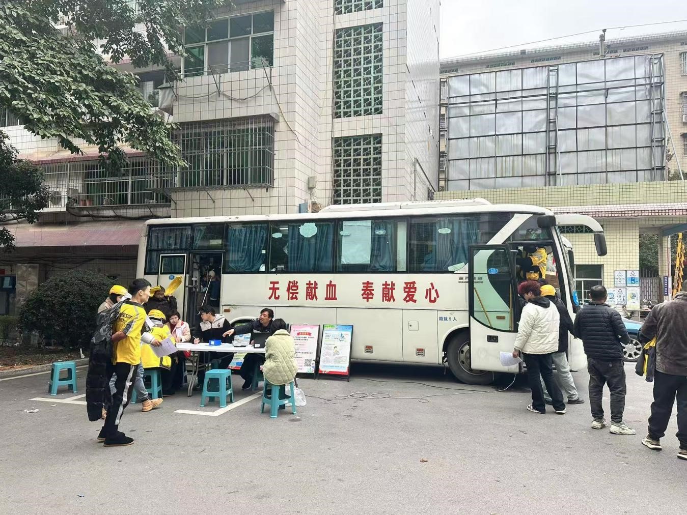 邵东市市场监督管理局开展文明创建志愿者活动