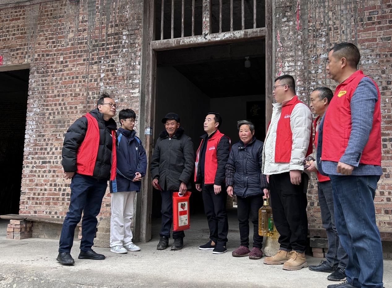 邵东市堡面前乡：人大代表春节行，温暖直达群众心