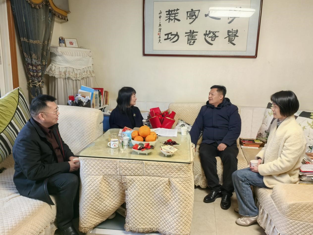 ​邵东市领导慰问邵东一中高层次人才