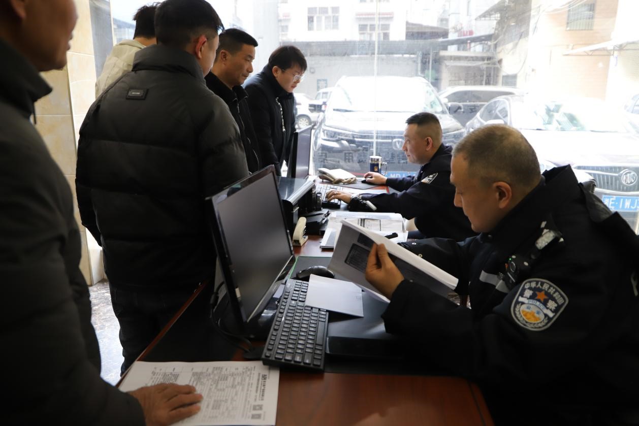 邵东交警：春运“加速度”，事故处理不停步