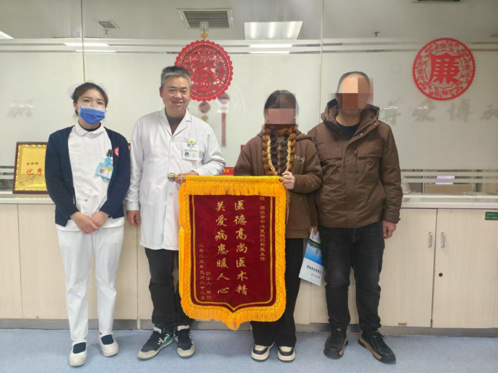 14岁少女胃里查出巨型“异物”，手术后竟取出一大团头发！