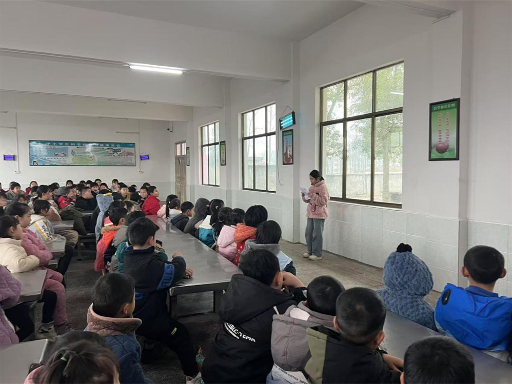 洞口县黄桥镇邻江完全小学开学典礼：奋进新学年，拼搏正当时