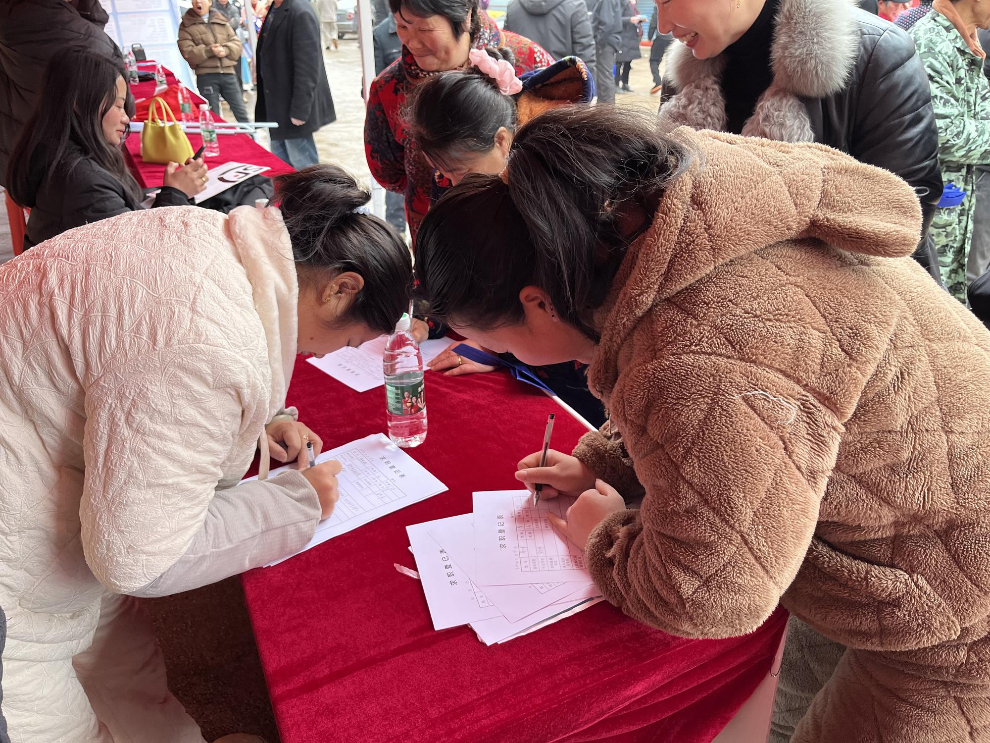 邵东市简家陇镇：春风行动送岗位 就业服务暖人心