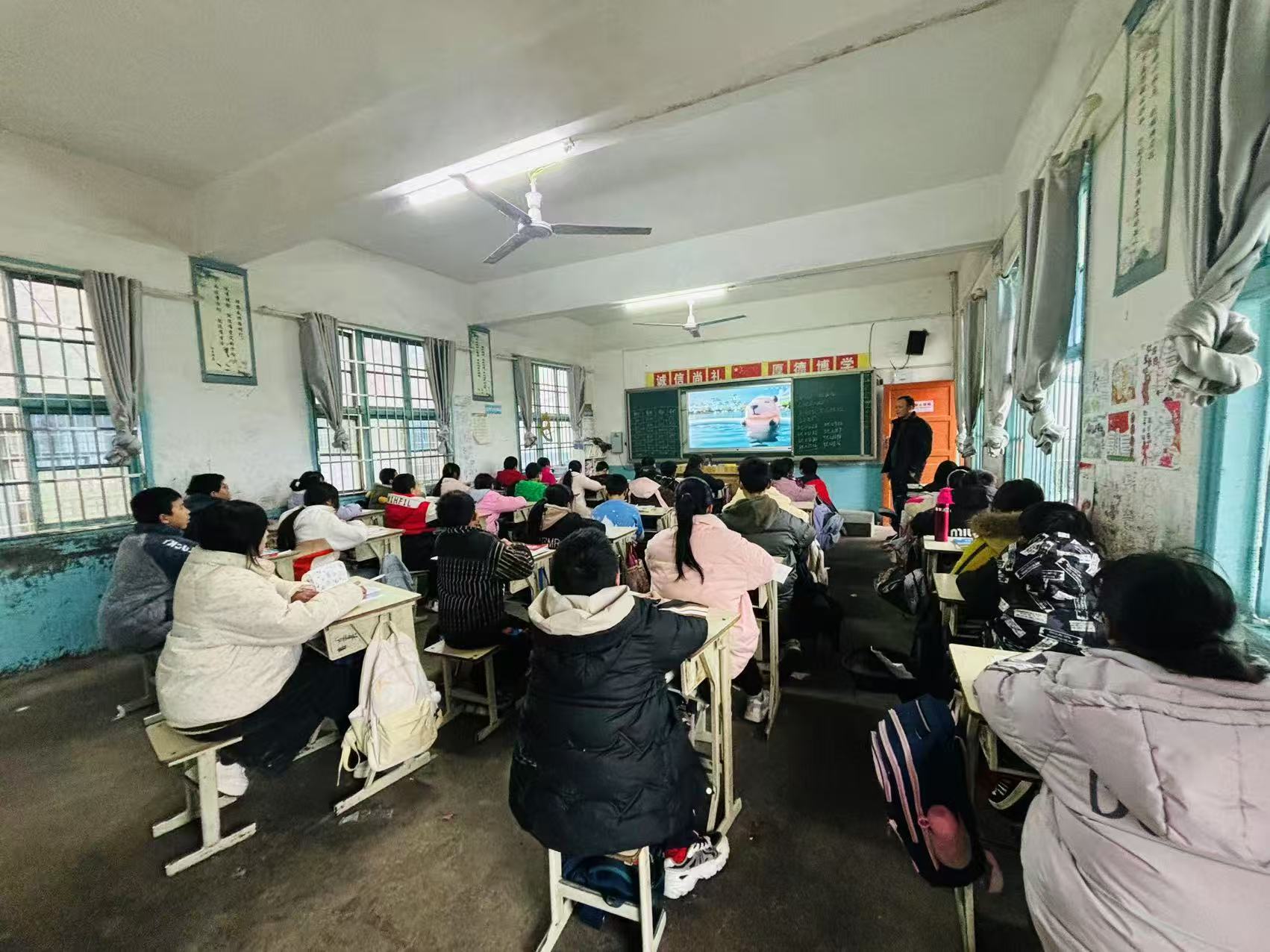 武冈市马坪乡田家渡完全小学开展背诵《中小学生守则》活动