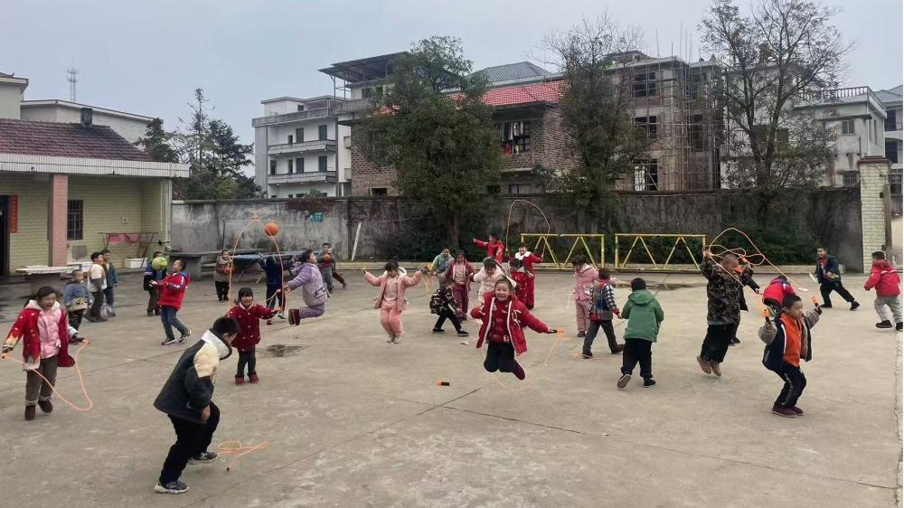 洞口县黄桥镇双竹完全小学：课间活力飞扬 文体精彩纷呈