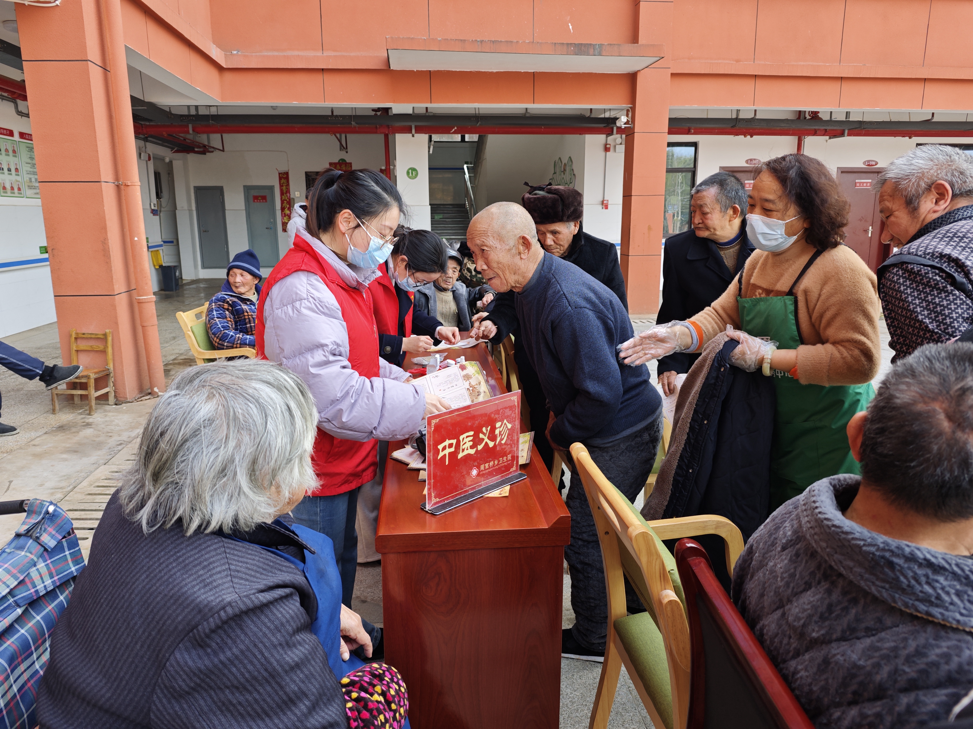 邵东市周官桥乡卫生院开展学雷锋义诊活动