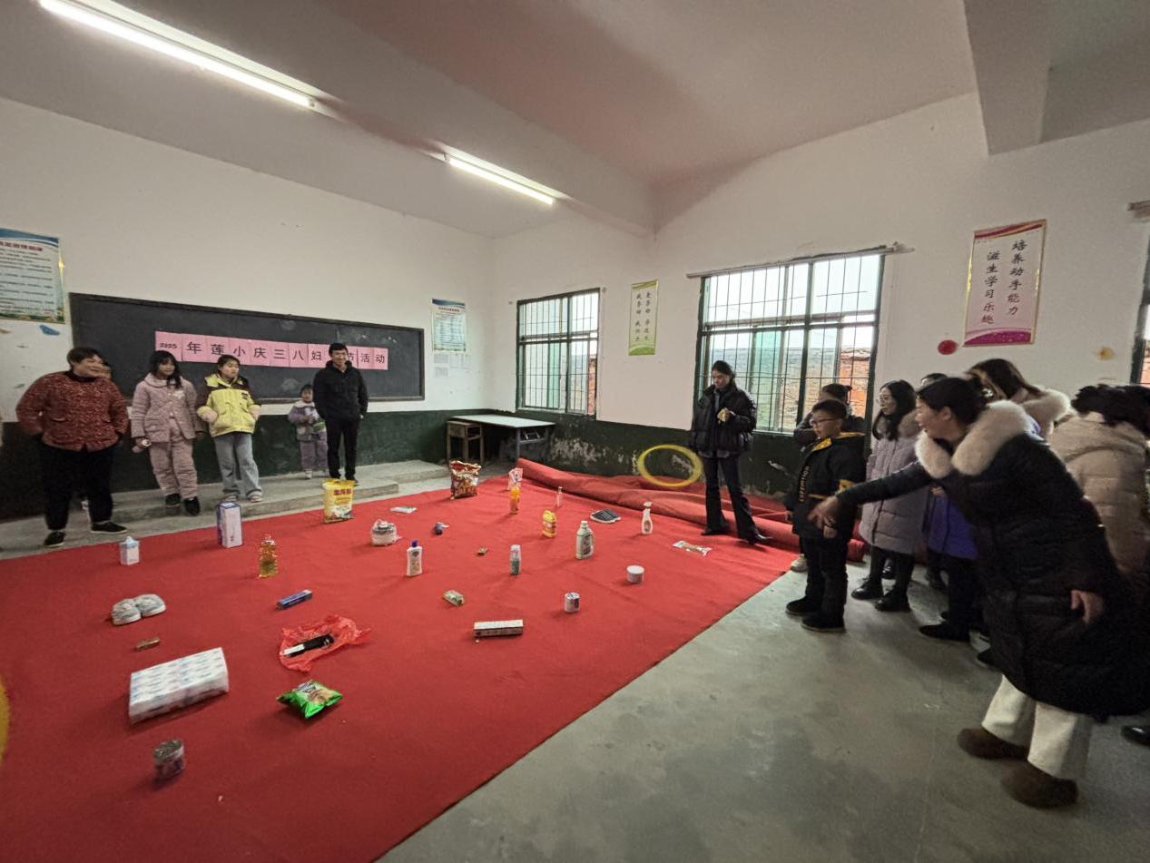 新宁县回龙寺镇莲山中心小学开展庆“三八”国际妇女节活动